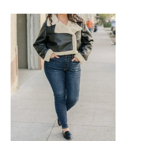 Judy Blue Denim - NWT JUDY BLUE SZ 14W High Waist Handsand Skinny 5 Pocket Distressed Blue Jeans